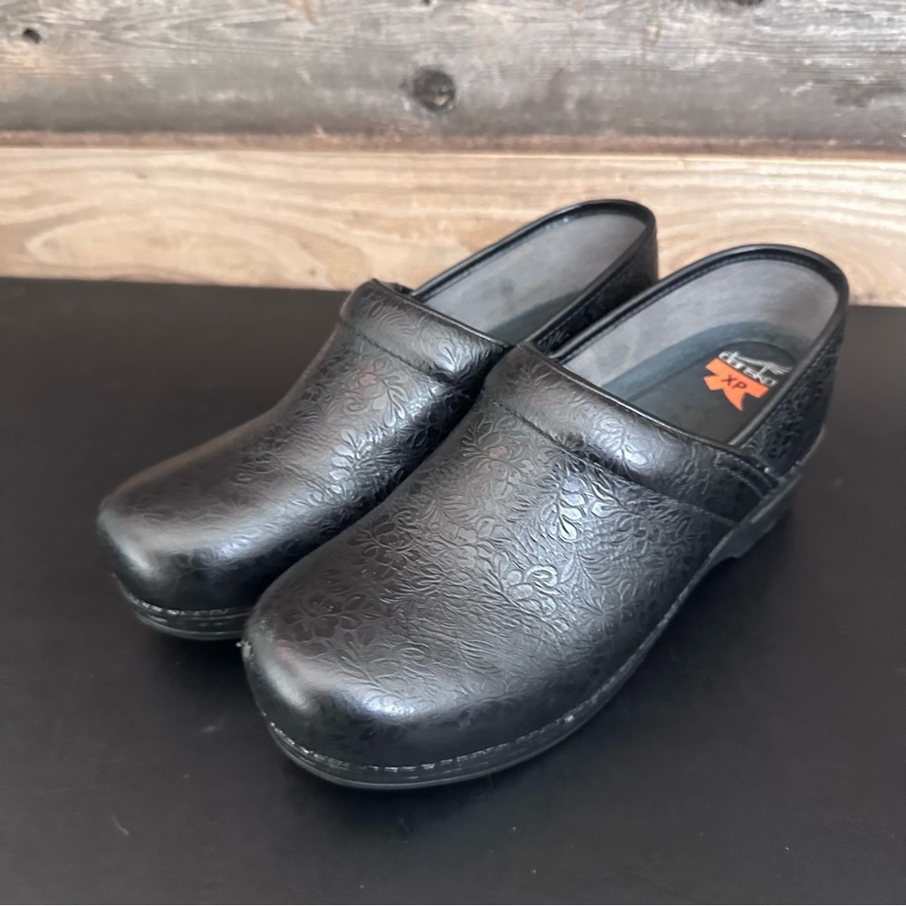 DANSKO Pro XP Size 41 Black Flower Pattern Leather CLOGS Size US 11.5-12